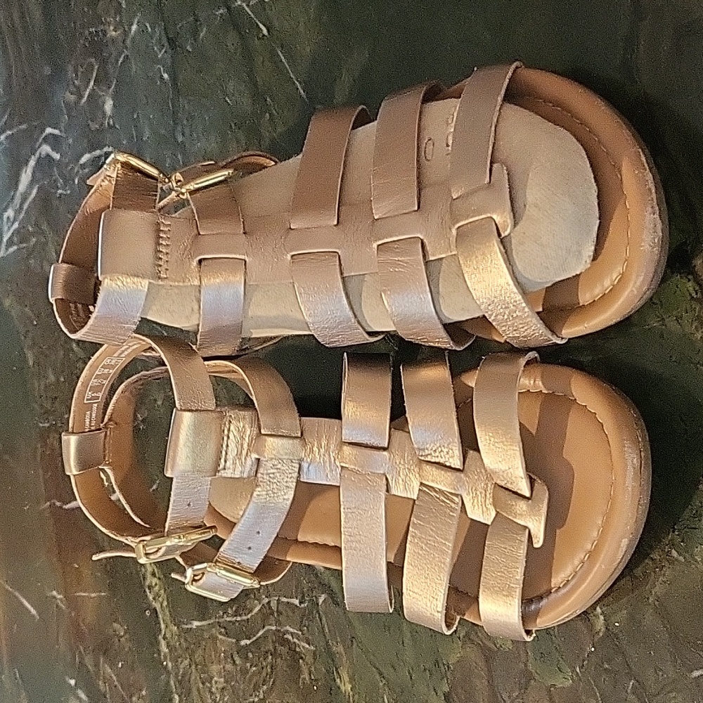 CUTE GOLDEN ANKLE SANDALS.  7.5 - Picture 3 of 6